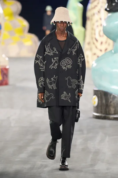 Look 3